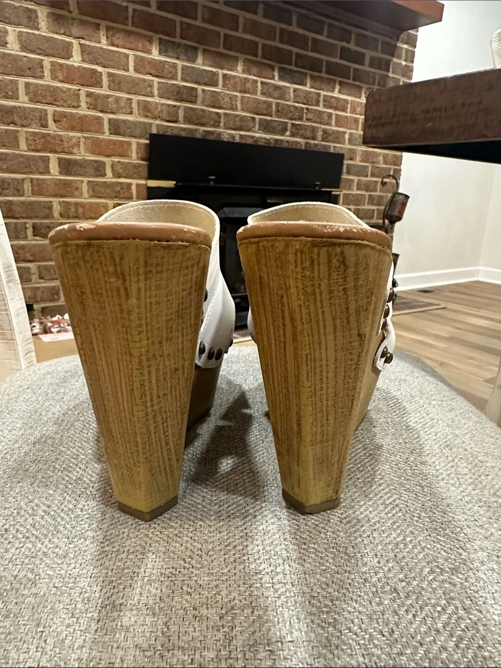 Candie's White Triple-Band Wedges - Picture 3 of 5